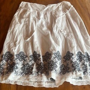 Dress Barn Cream Embroidered A-Line Skirt Knee-Length